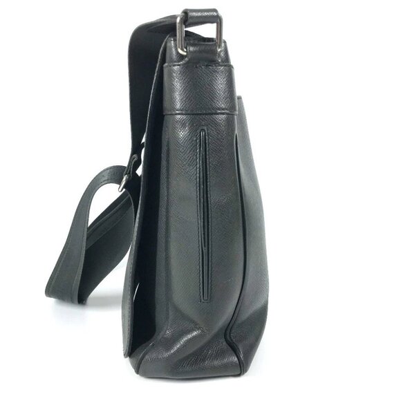 LOUIS VUITTON Taiga Milo Bags Crossbody Flap Messenger Bag Shoulder Bag - Picture 4 of 16